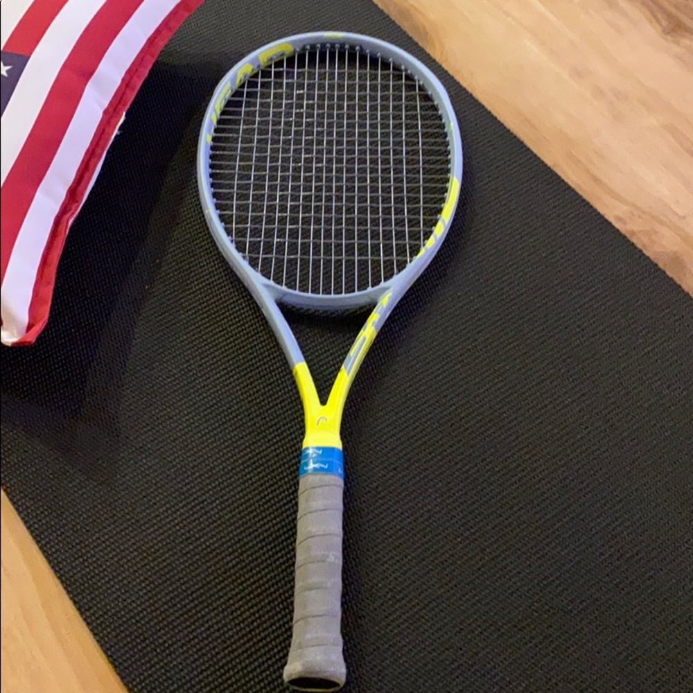 Tennis racquet head extreme tour